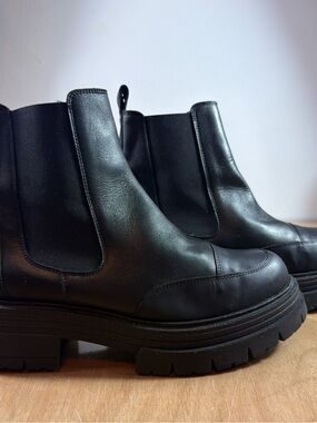 Pilcro Anthropologie Black Leather Chelsea Boots Women’s Size 39 Lug Sole Ankle